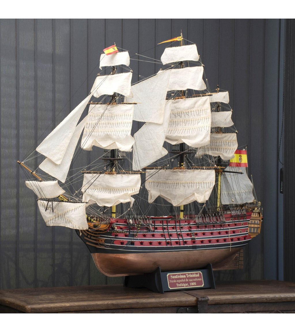 Gift Pack with Scale Model, Figurines, Paintings, LEDs and Tools: Santisima TriNi&ntilde;ad