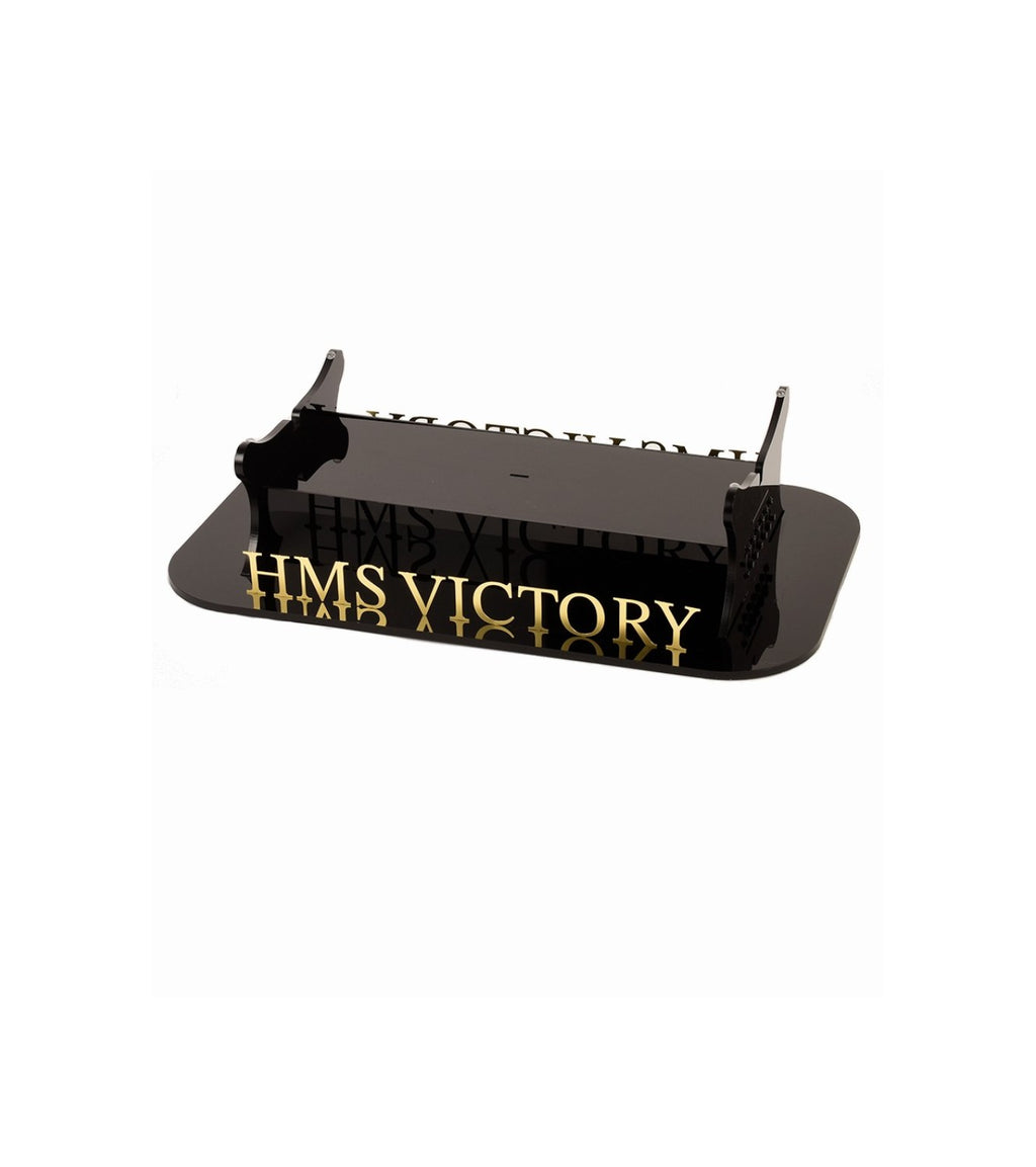 Gift Pack with Ship Model, Figurines, Paints, LEDs and Tools: HMS Victory