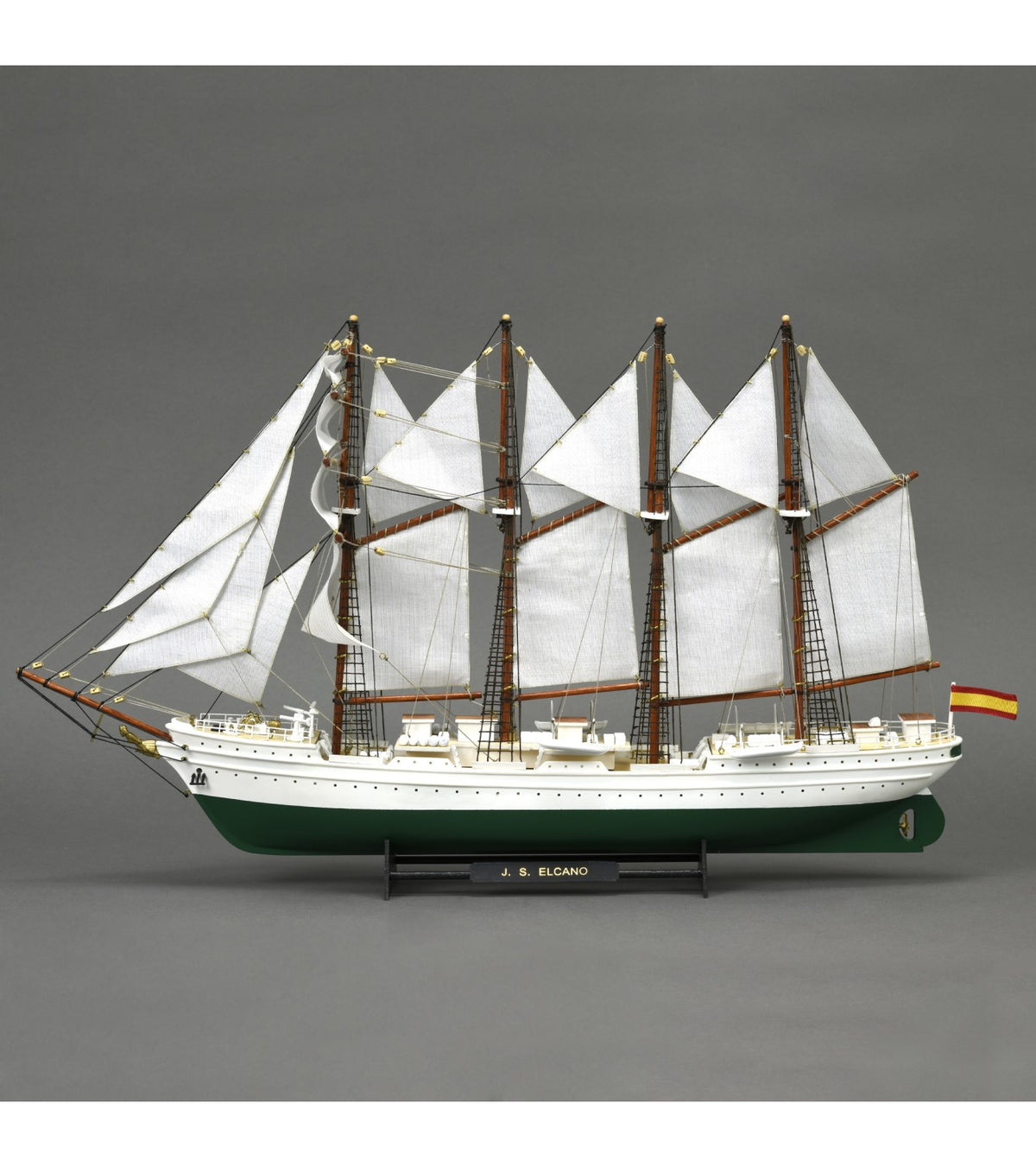 Training Ship Juan Sebasti&aacute;n Elcano &amp; Esmeralda. 1:250 Wooden and Plastic Model Ship Kit