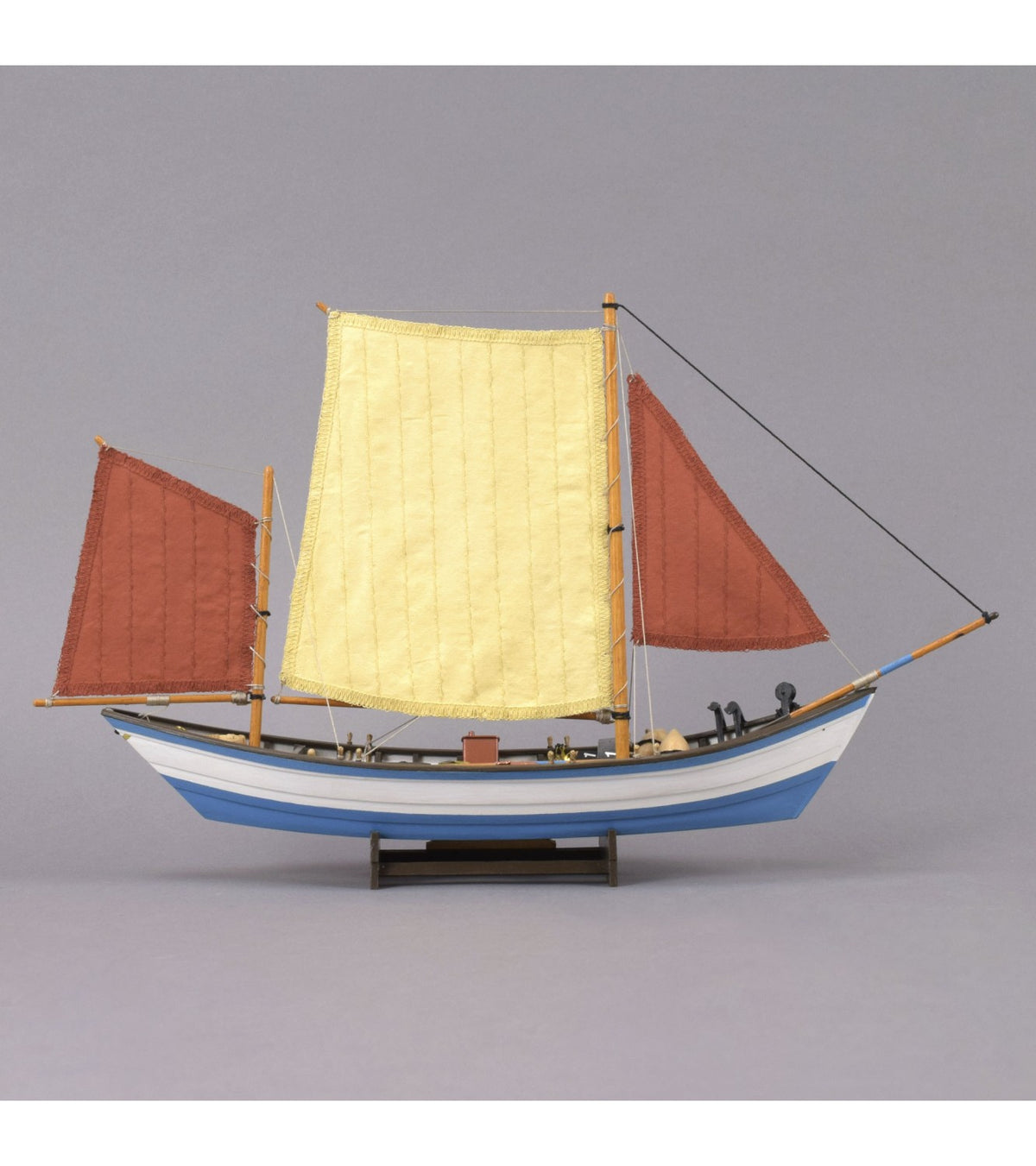 Doris Saint-Malo. 1:20 Wooden Model Fishing Boat Kit
