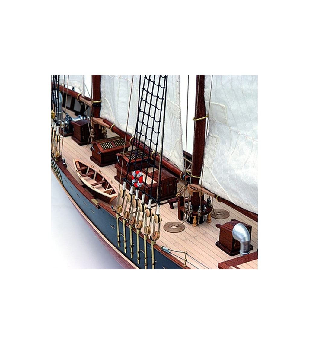 Fishing &amp; Regattas Schooner Bluenose II. 1:75 Wooden Model Ship Kit