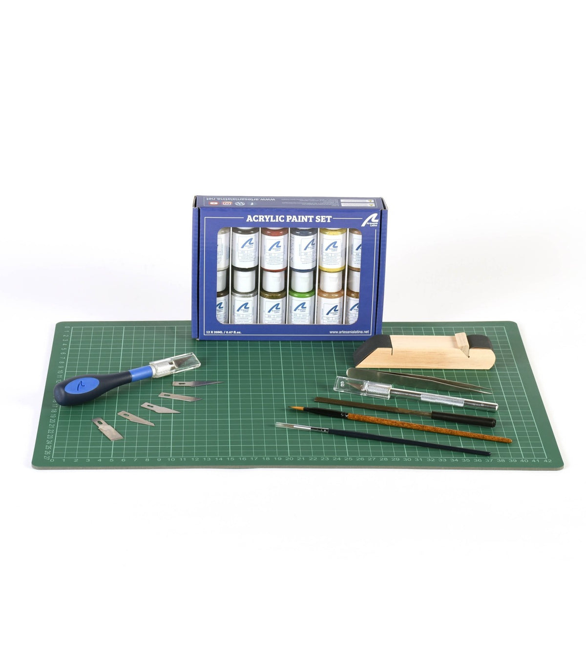 Gift Pack with Scale Model, Figurines, Paintings, LEDs and Tools: Santisima TriNi&ntilde;ad